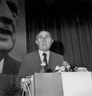 Lucien Neuwirth lors d'un discours en 1969