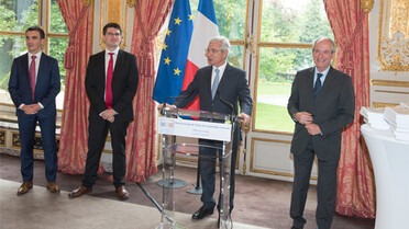De gauche à droite, M. Basile Ridard, M. Alexis Fourmont, M. le Président Claude Bartolone et M. Guy Geoffroy, député
