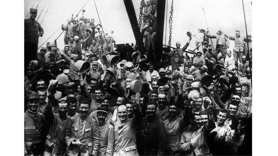 Arrivée des troupes françaises dans le détroit des Dardanelles (Turquie)