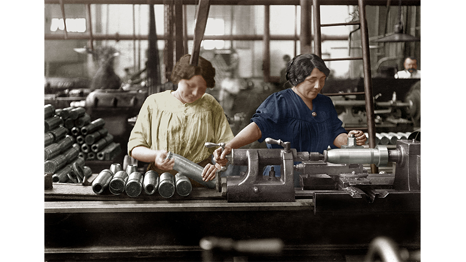 22 avril : photo ouvrière dans une usine d’obus 