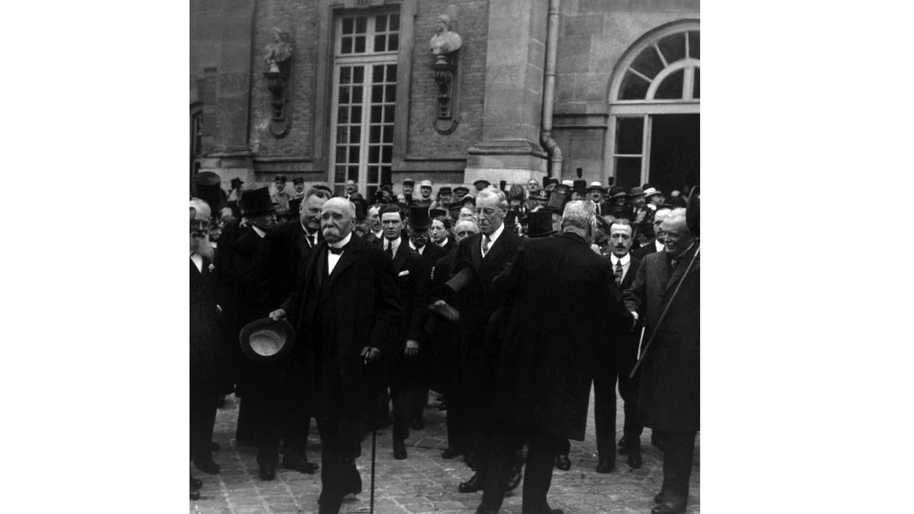 Le président du conseil français Georges Clemenceau, le président américain Woodrow Wilson, le premier ministre britannique Lloyd 