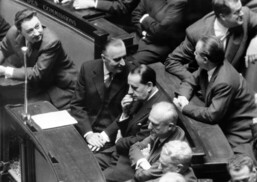 André Malraux et Georges Pompidou à l'Assemblée le 22 avril 1962