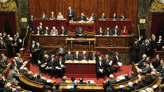 04/02/2008 : Congrès de Versailles - vue générale de l'hémicycle - M. Fillon à la tribune de l'orateur