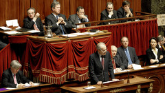 Congrès du Parlement du 19 février 2007 - M. Debré et M. Badinter à la tribune