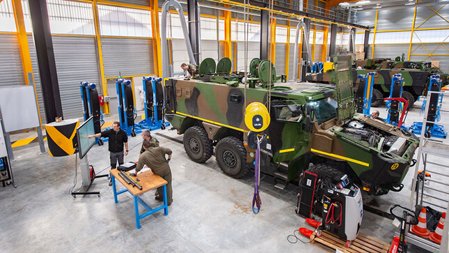 Atelier de maintenance de véhicules de l'armée de terre